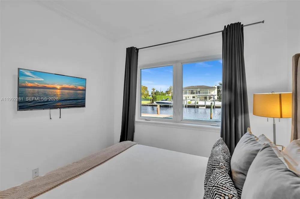 472 Sunset Dr Hallandale Beach, FL 33009