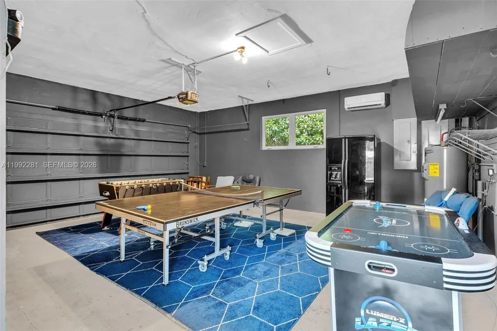472 Sunset Dr Hallandale Beach, FL 33009