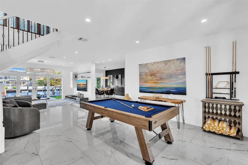 472 Sunset Dr Hallandale Beach, FL 33009
