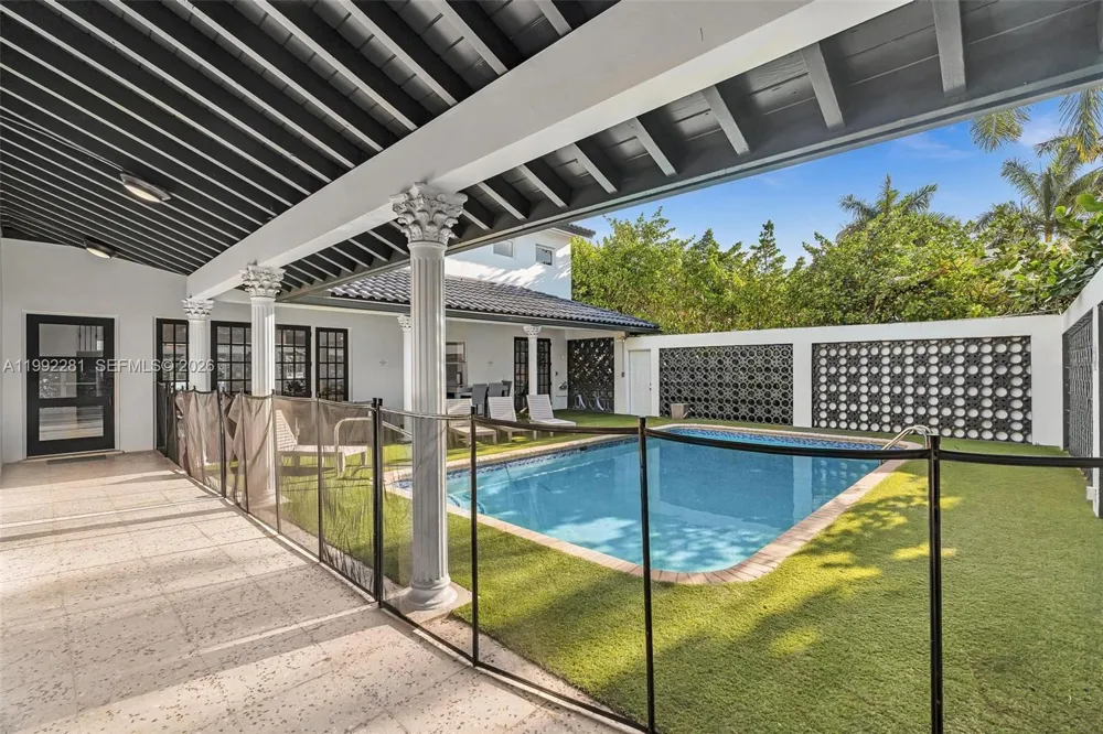 472 Sunset Dr Hallandale Beach, FL 33009