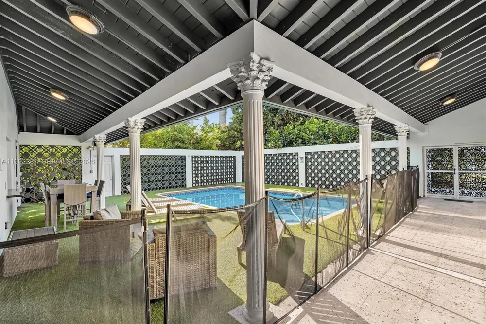 472 Sunset Dr Hallandale Beach, FL 33009
