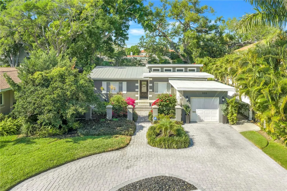 209 BANDERA WAY NE St Petersburg, FL 33704