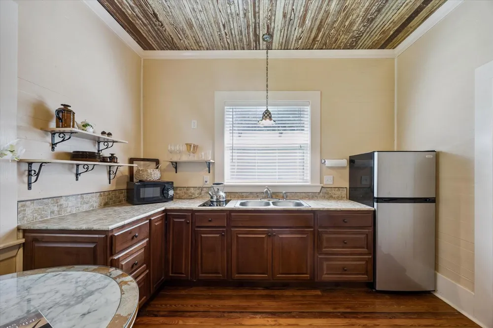 10137 Fm-390 Burton, TX 77835