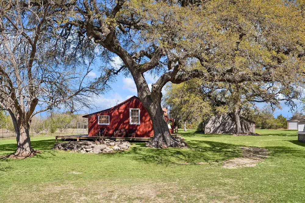 10137 Fm-390 Burton, TX 77835
