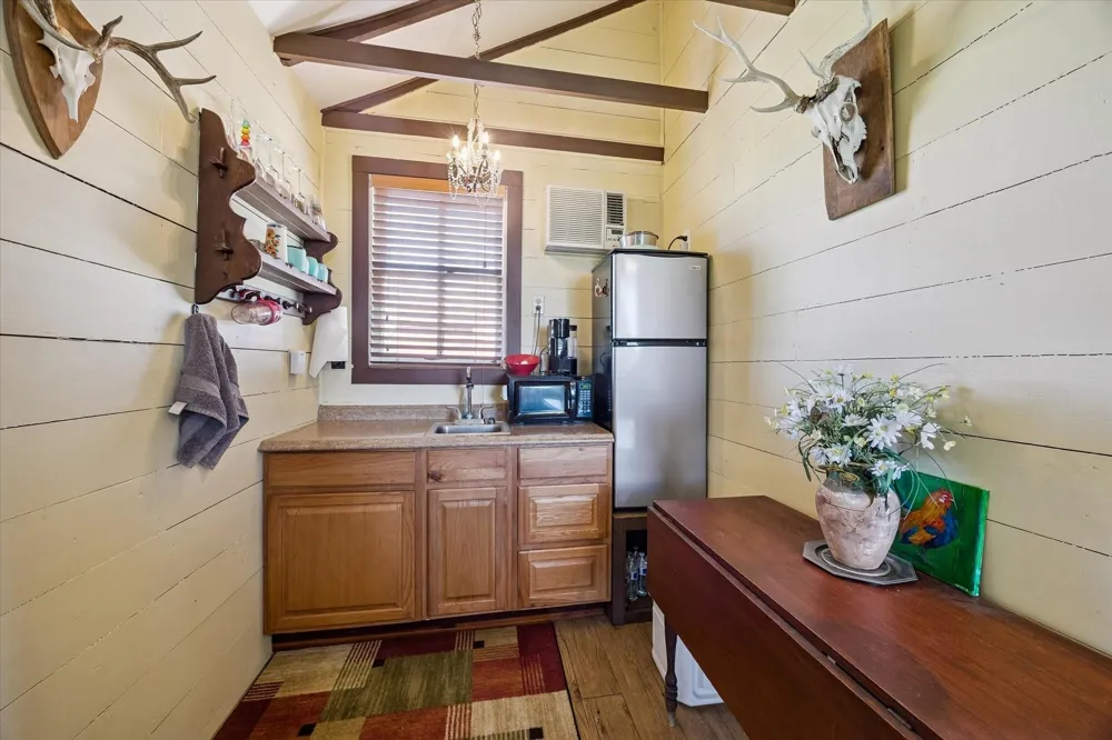10137 Fm-390 Burton, TX 77835