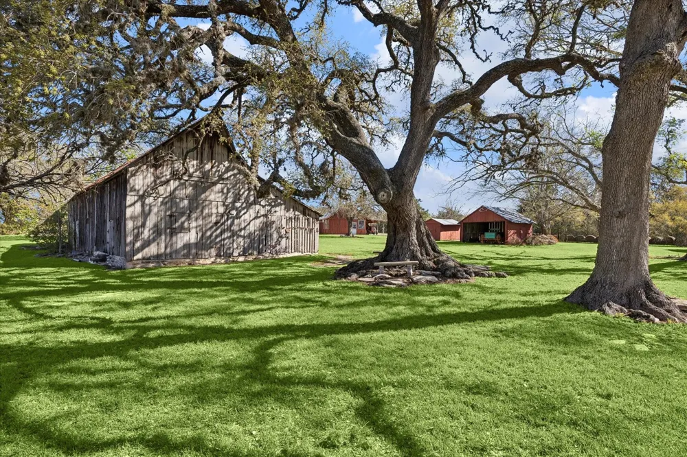 10137 Fm-390 Burton, TX 77835