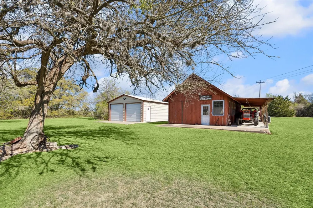 10137 Fm-390 Burton, TX 77835
