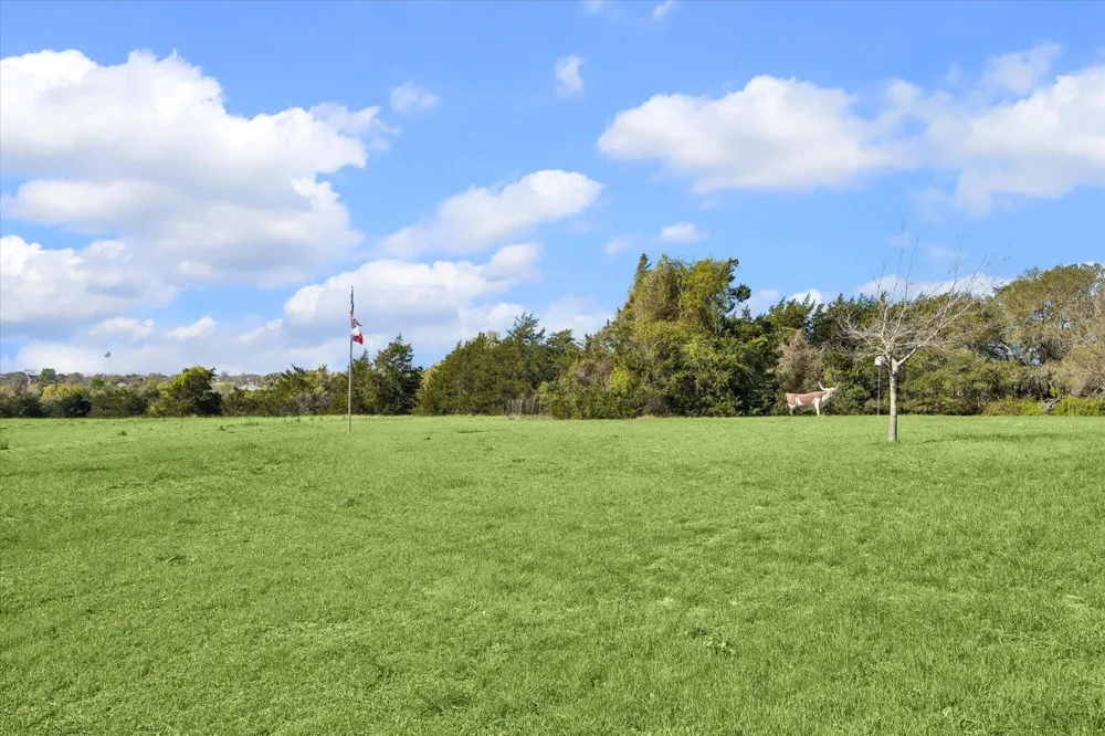 10137 Fm-390 Burton, TX 77835