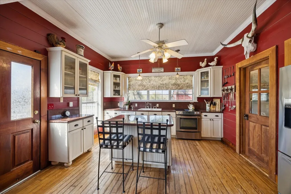 10137 Fm-390 Burton, TX 77835