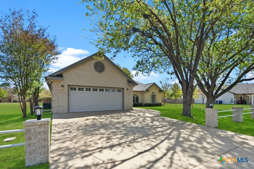 2592 Edgegrove Canyon Lake, TX 78133
