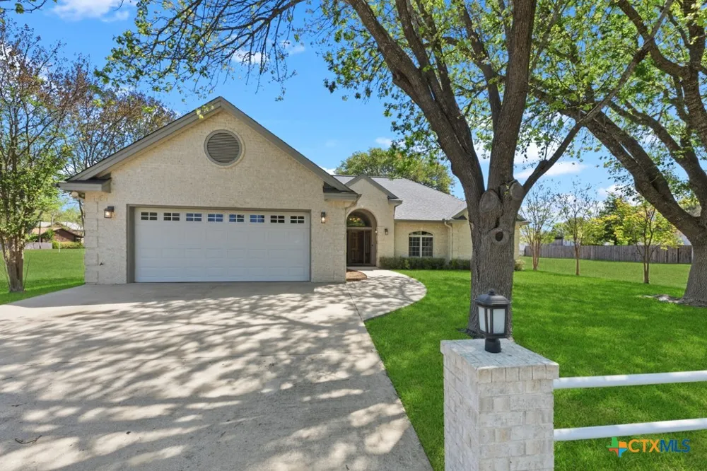 2592 Edgegrove Canyon Lake, TX 78133