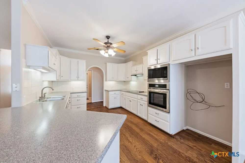 2592 Edgegrove Canyon Lake, TX 78133