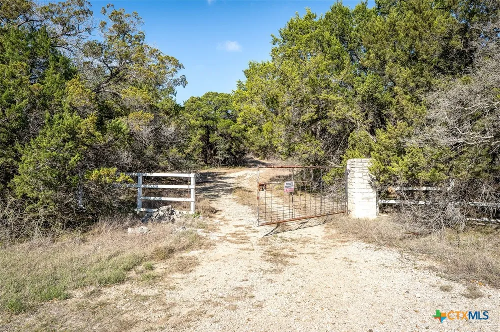 487 Old Bear Creek Road New Braunfels, TX 78132