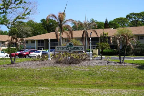1664 SUNNY BROOK LANE NE #103
