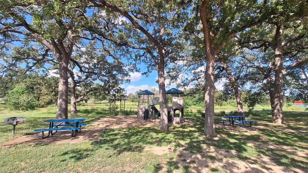 1284 Beaver Lake Drive Caldwell, TX 77836