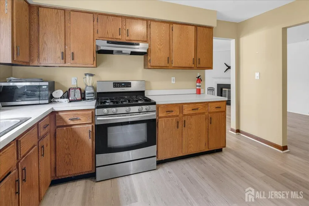 2312 Old Stone Mill Drive East Windsor, NJ 08512