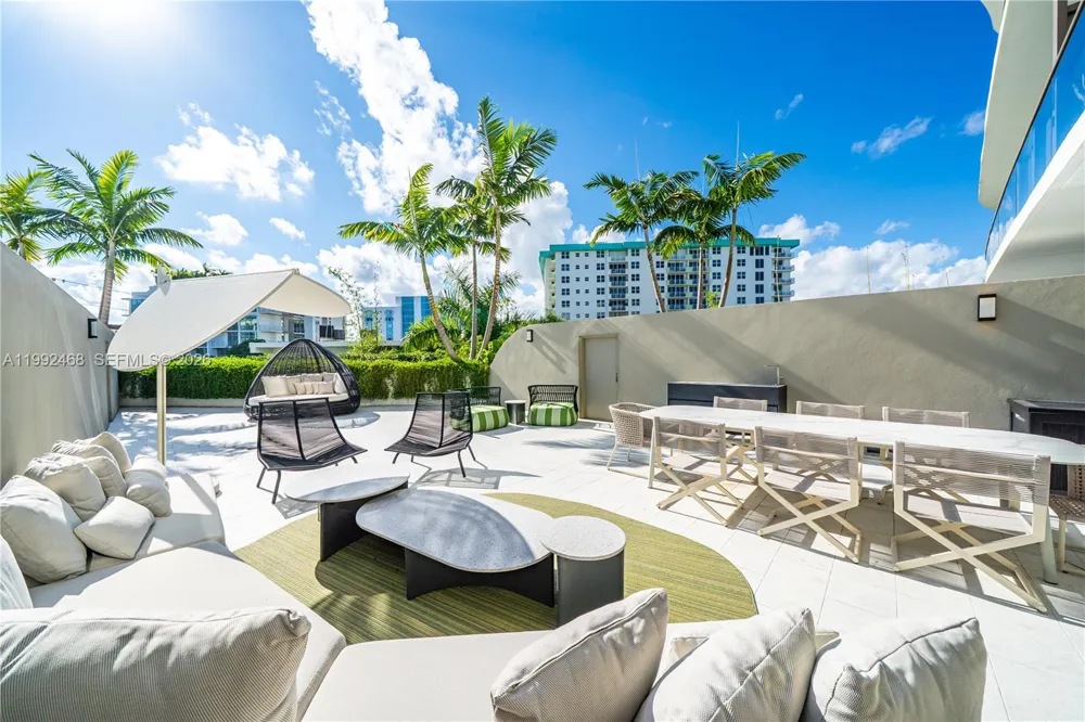 1135 103rd St #303 Bay Harbor Islands, FL 33154