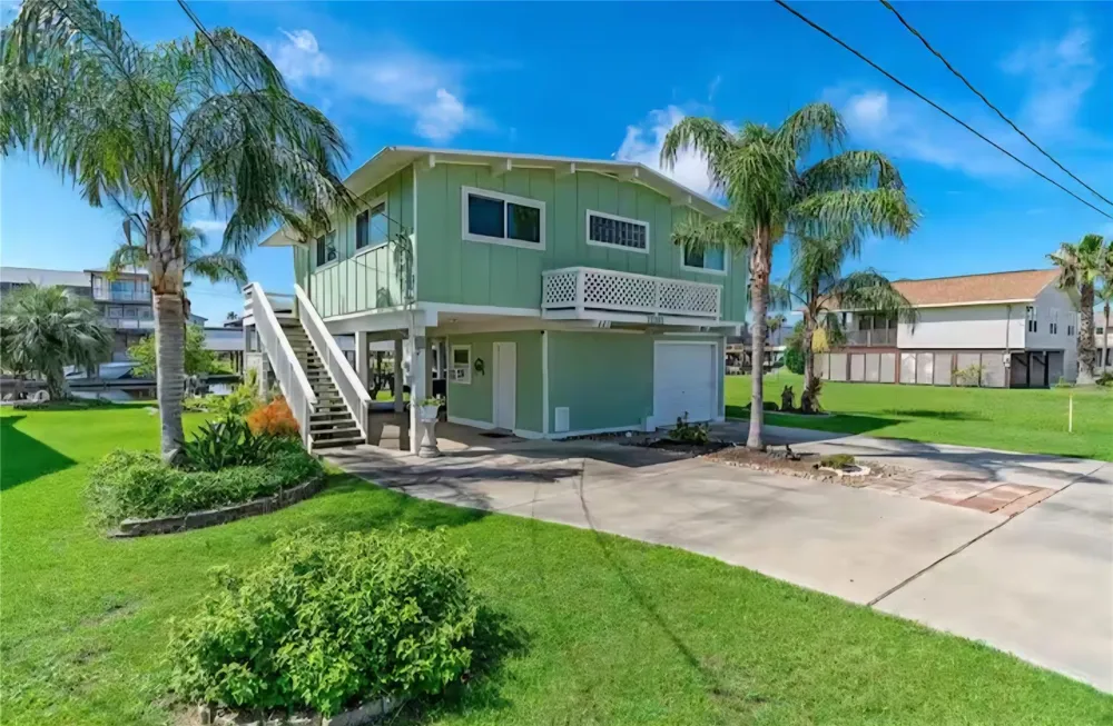 22201 Matagorda Drive Galveston, TX 77554