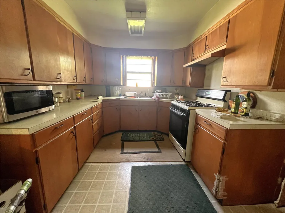 6735 Highway 36 Jones Creek, TX 77541