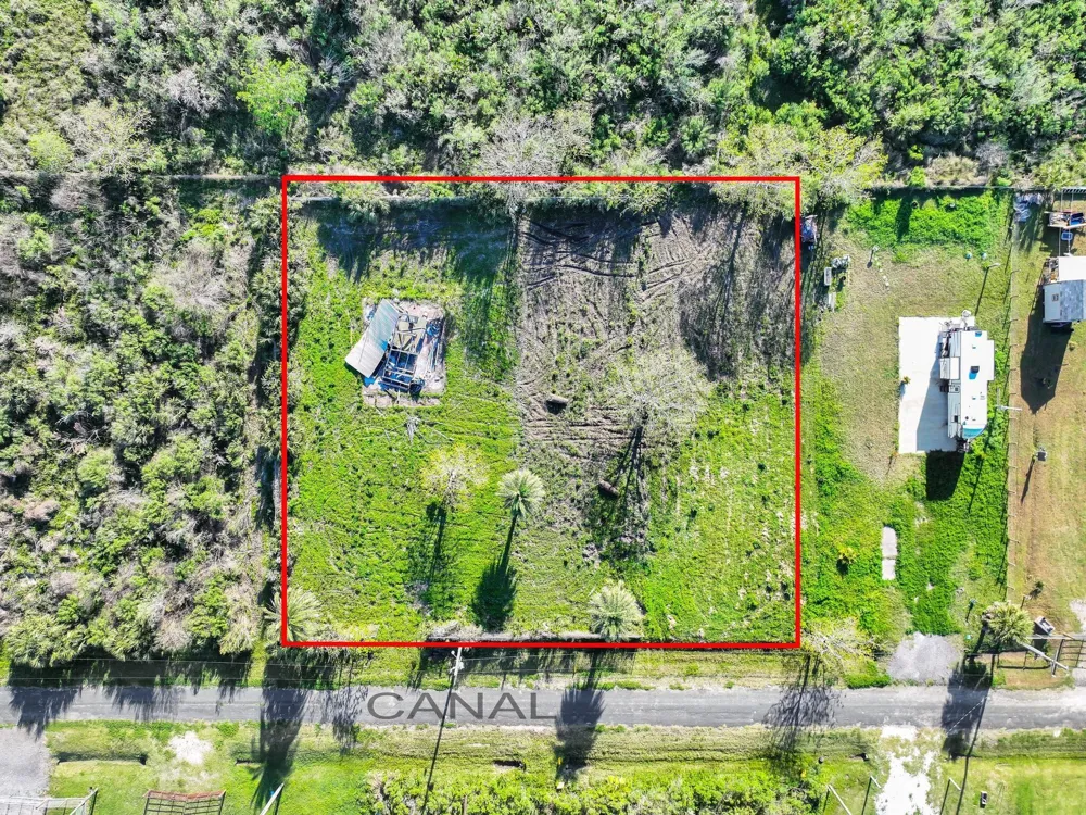 1029 Canal Gilchrist, TX 77617