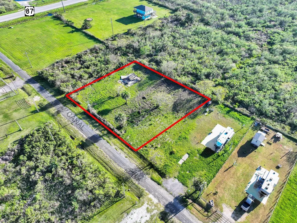 1029 Canal Gilchrist, TX 77617