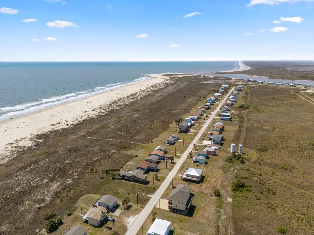 499 Beachfront Drive Matagorda, TX 77457