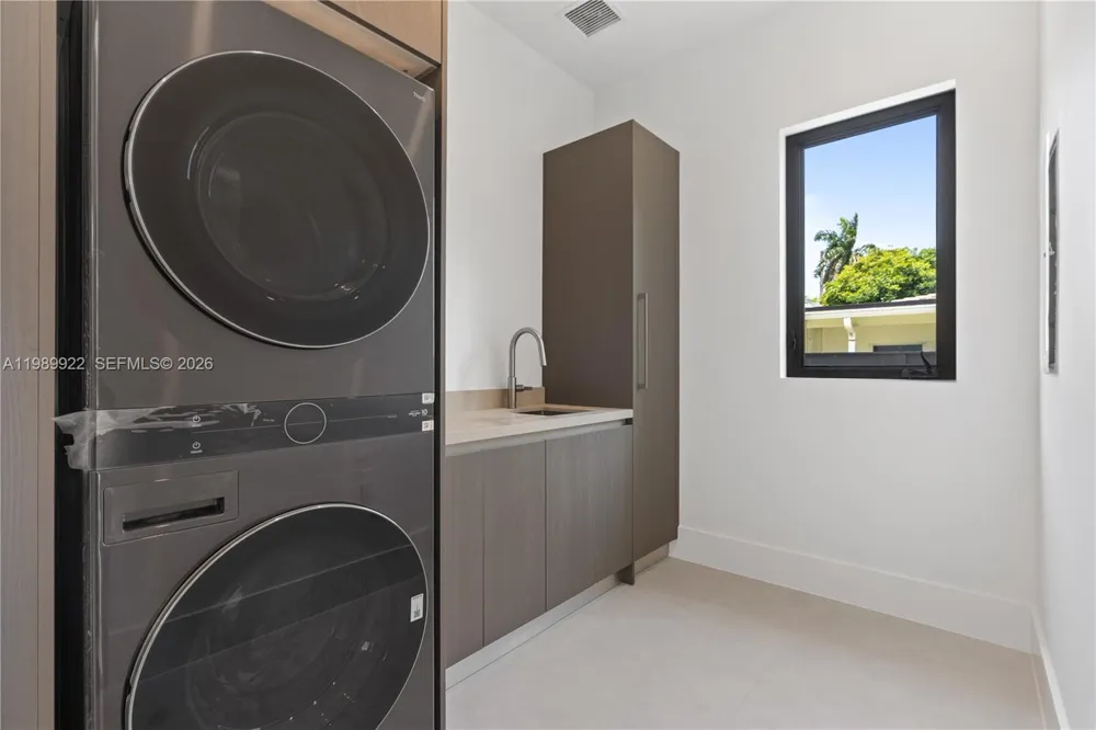 6221 SW 60th St South Miami, FL 33143