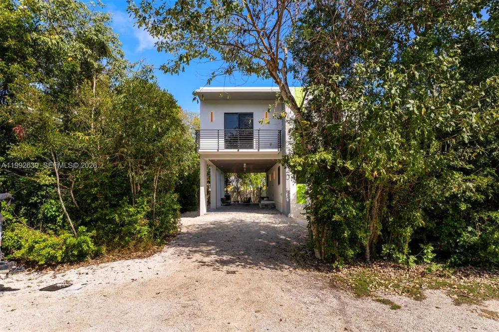 20 Coral Dr Key Largo, FL 33037