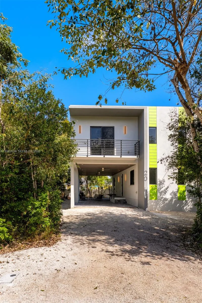 20 Coral Dr Key Largo, FL 33037