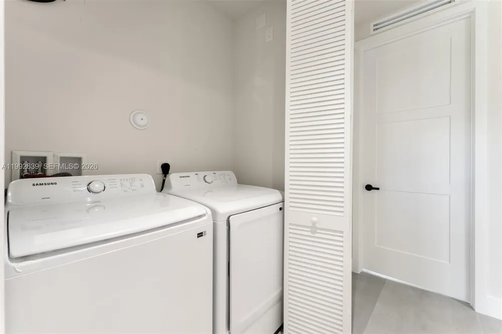 20 Coral Dr Key Largo, FL 33037