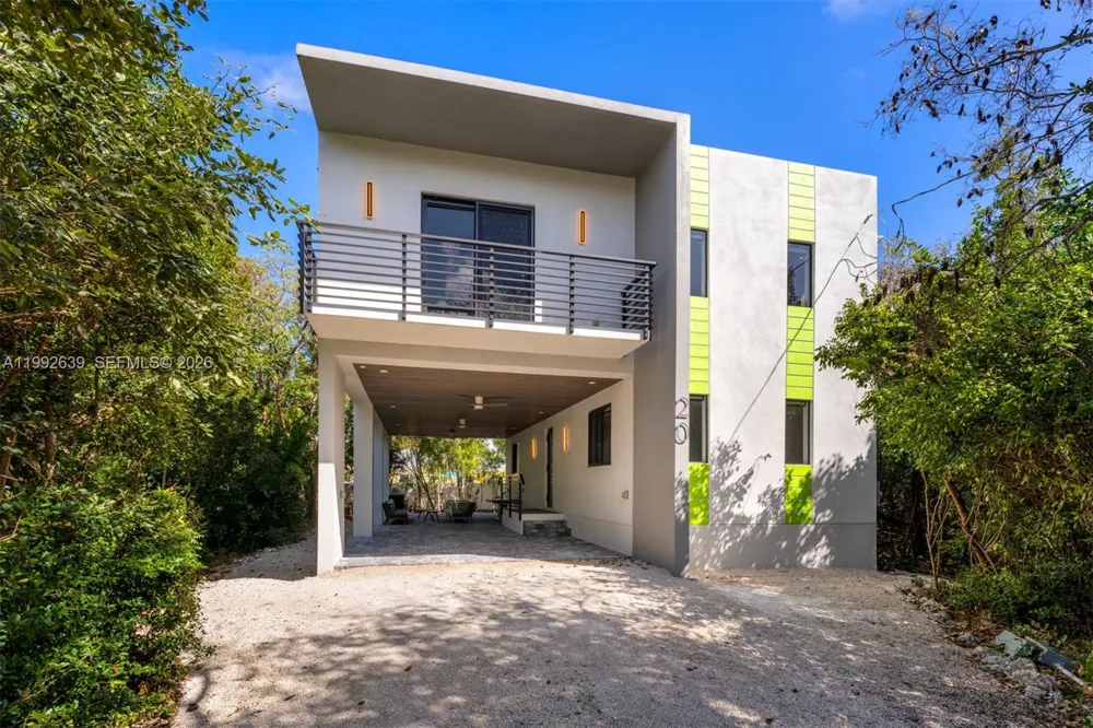 20 Coral Dr Key Largo, FL 33037