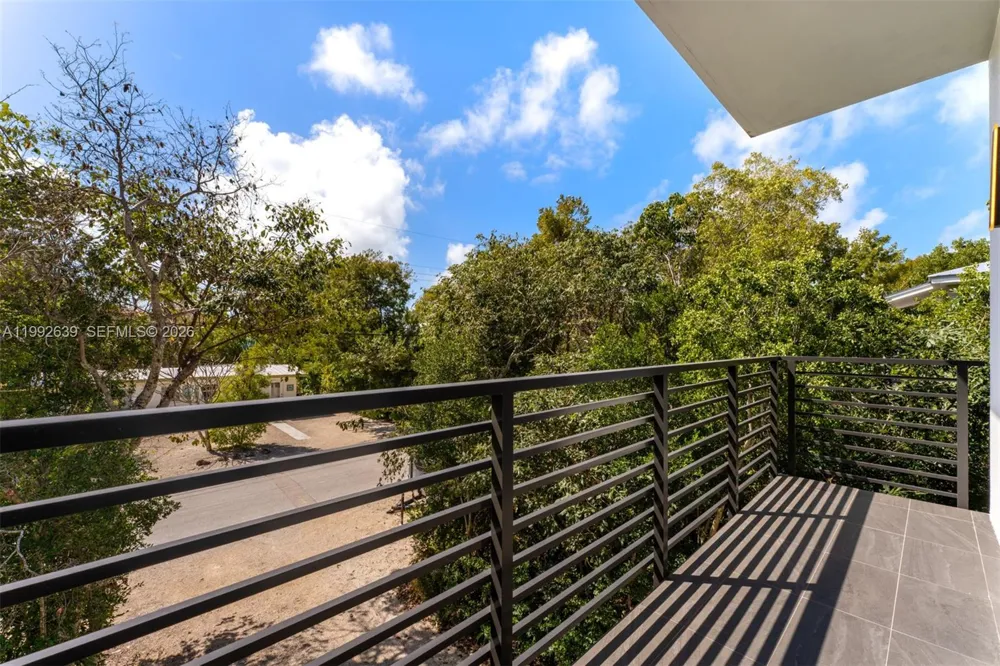 20 Coral Dr Key Largo, FL 33037