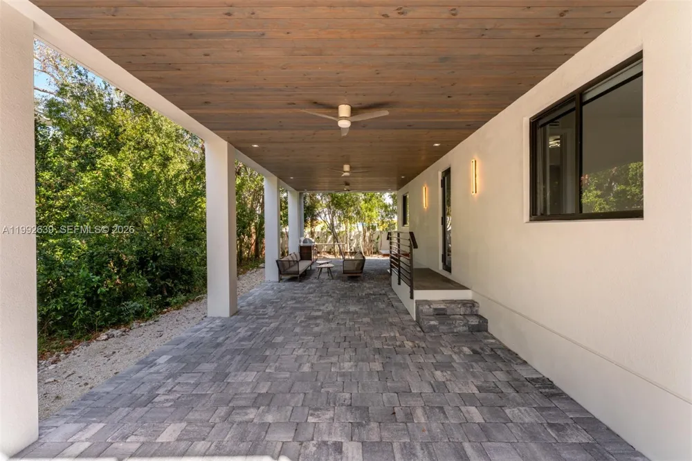 20 Coral Dr Key Largo, FL 33037