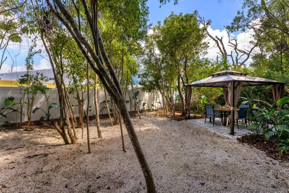 20 Coral Dr Key Largo, FL 33037