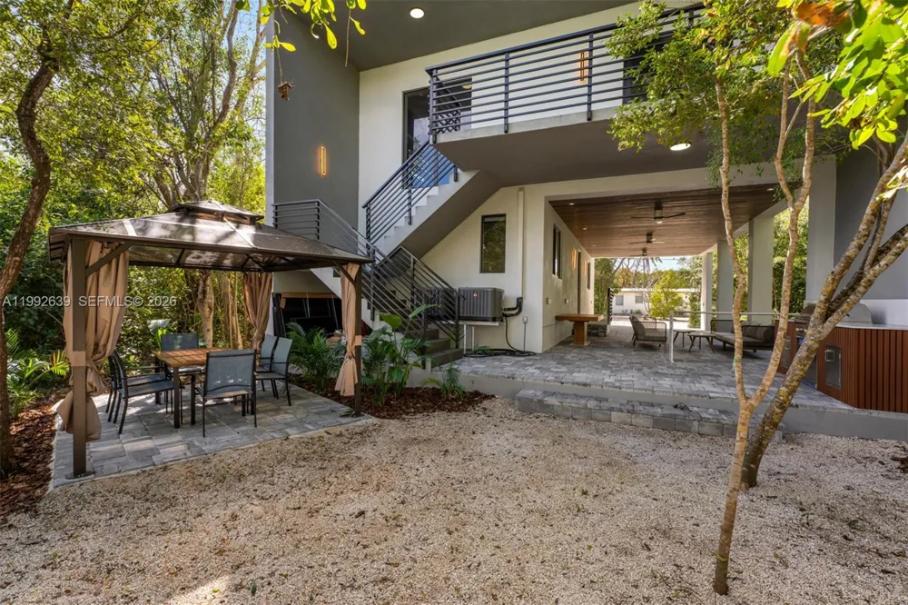 20 Coral Dr Key Largo, FL 33037