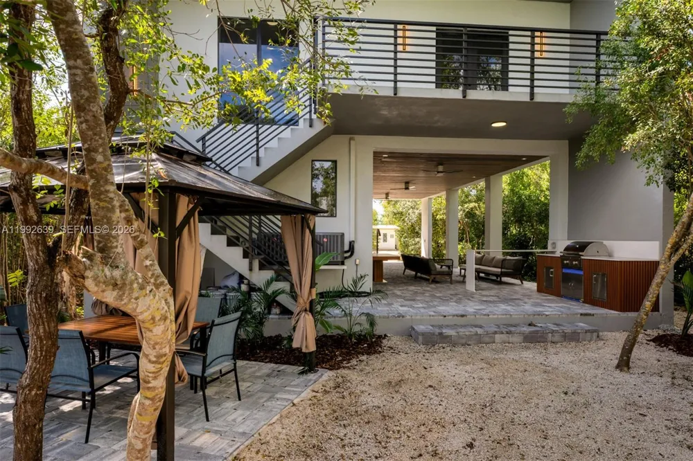 20 Coral Dr Key Largo, FL 33037