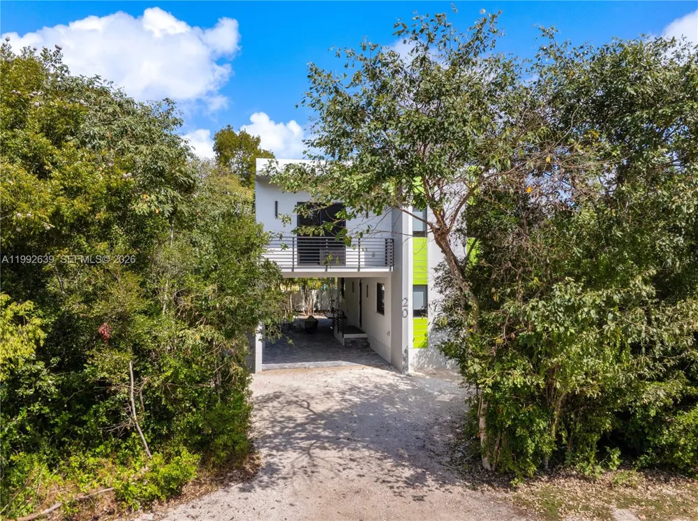 20 Coral Dr Key Largo, FL 33037