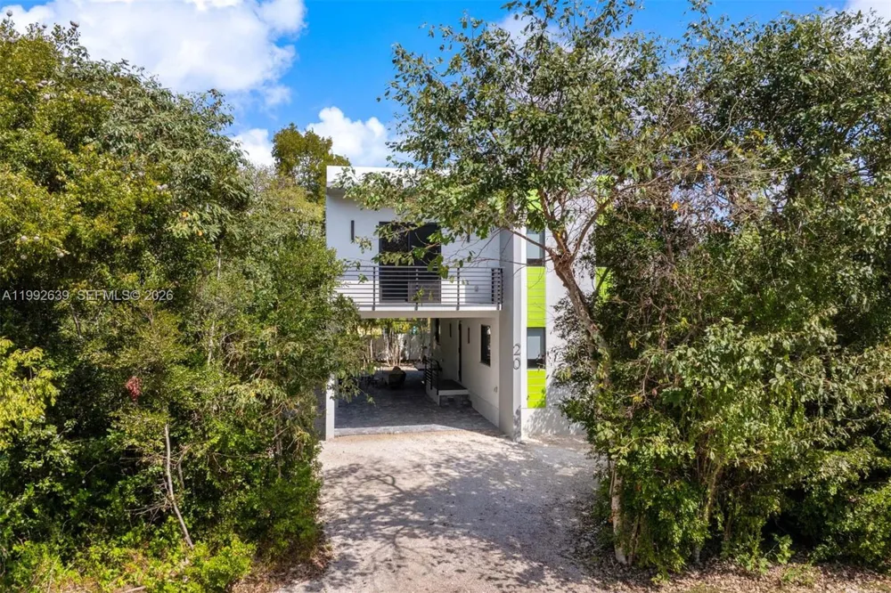 20 Coral Dr Key Largo, FL 33037