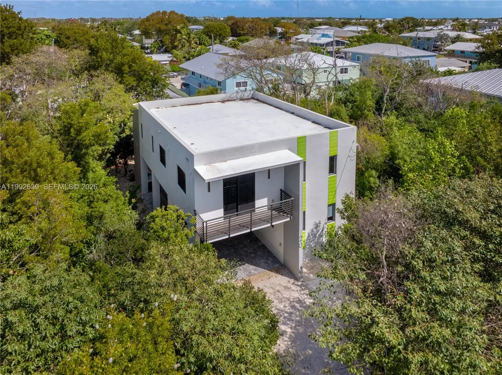 20 Coral Dr Key Largo, FL 33037