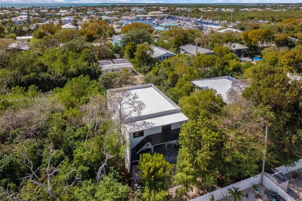 20 Coral Dr Key Largo, FL 33037