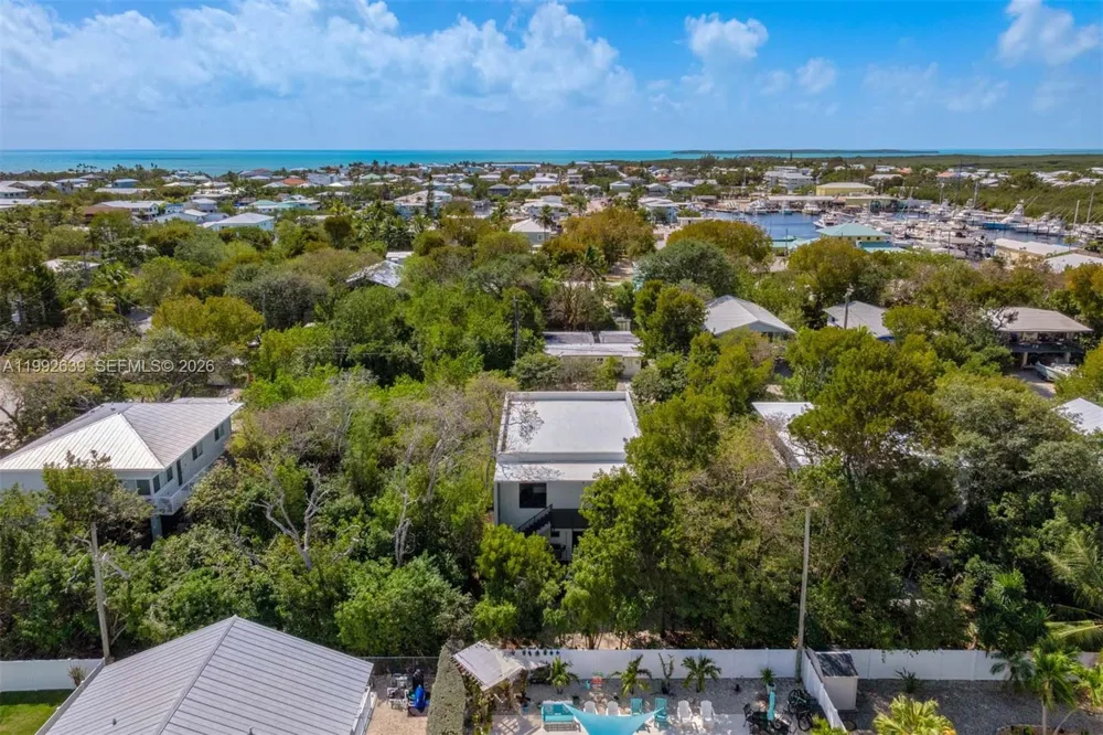 20 Coral Dr Key Largo, FL 33037