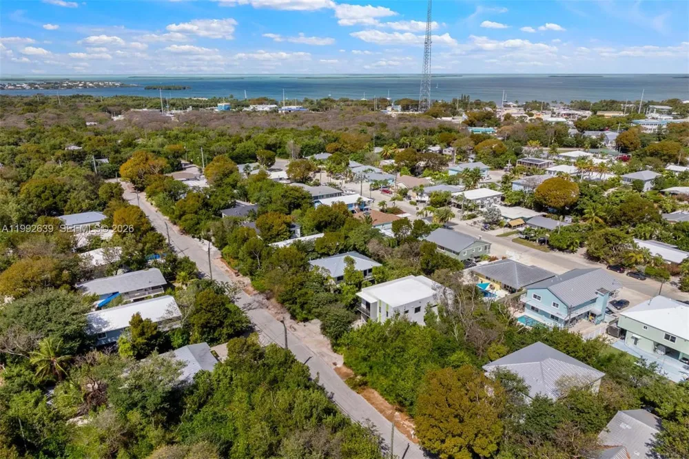 20 Coral Dr Key Largo, FL 33037