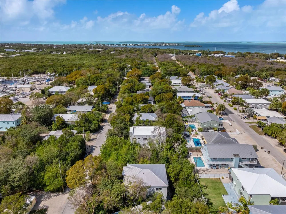 20 Coral Dr Key Largo, FL 33037