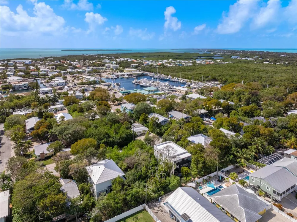 20 Coral Dr Key Largo, FL 33037