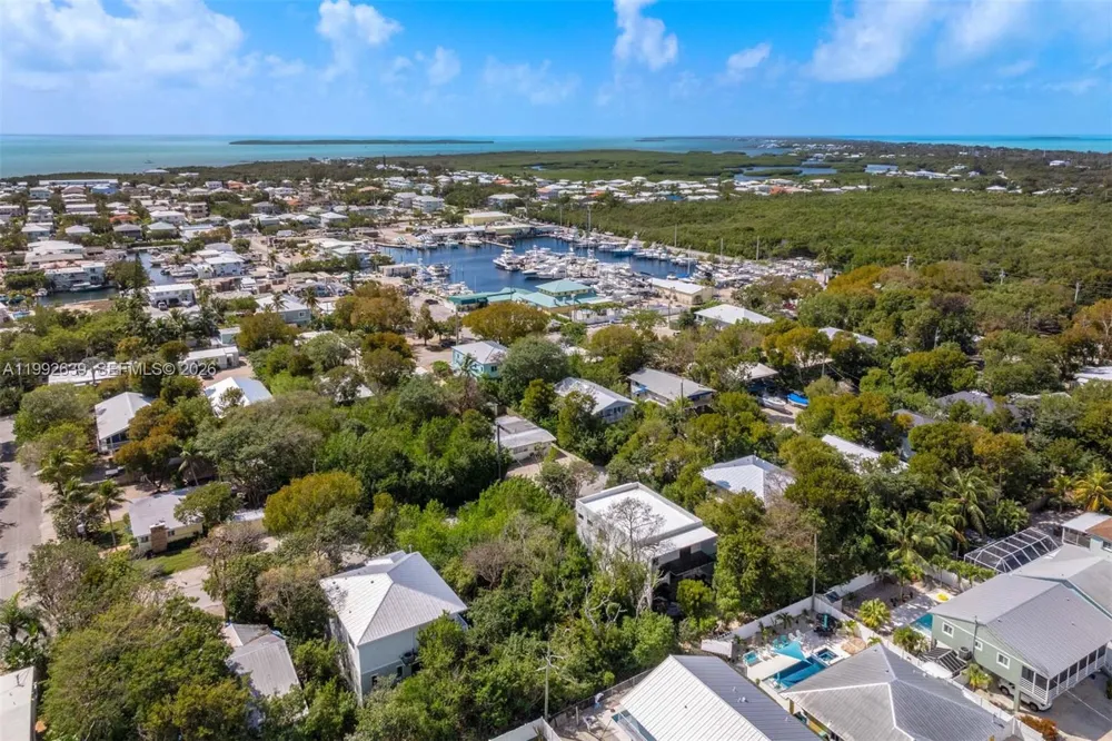 20 Coral Dr Key Largo, FL 33037