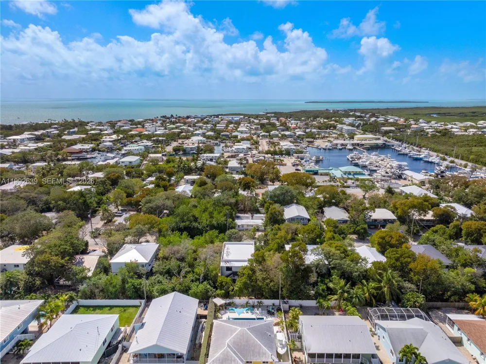 20 Coral Dr Key Largo, FL 33037