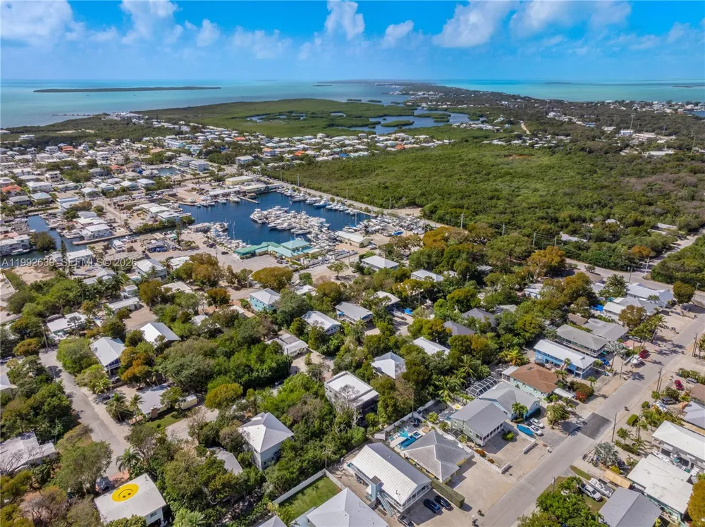 20 Coral Dr Key Largo, FL 33037