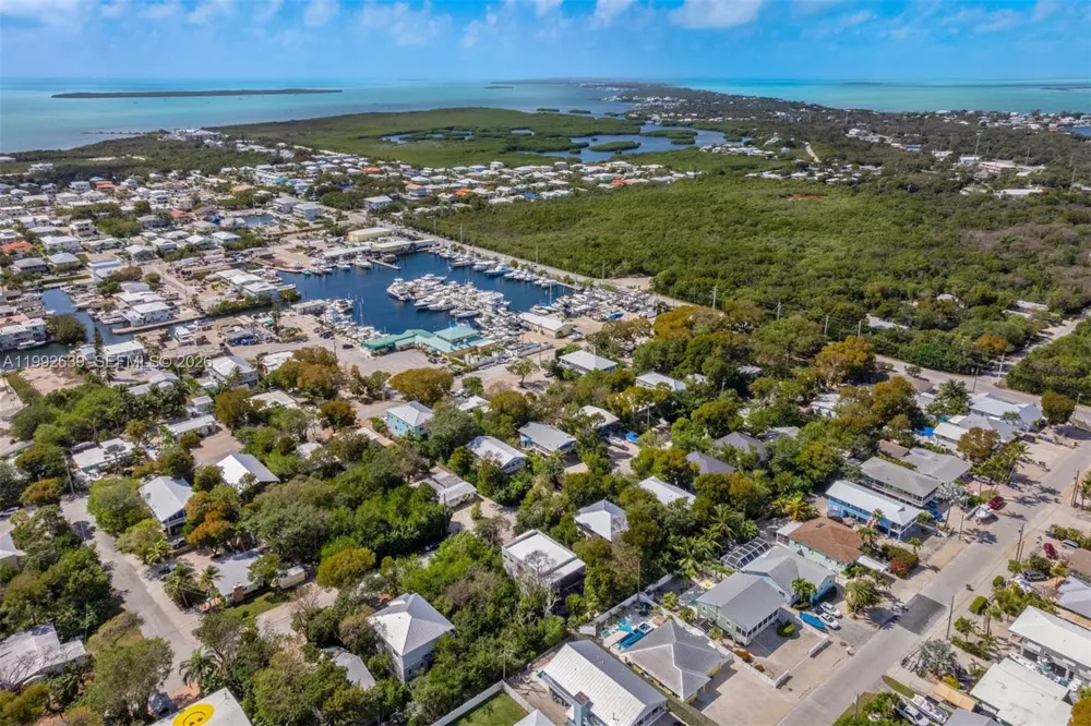 20 Coral Dr Key Largo, FL 33037
