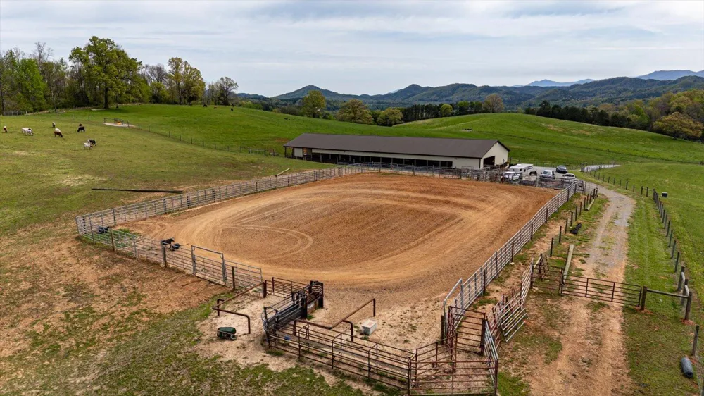 180 Mecca Pike Tellico Plains, TN 37385