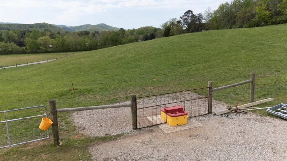 180 Mecca Pike Tellico Plains, TN 37385